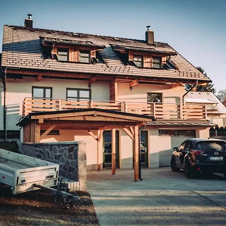 Zeleny Jelen - Horsky Lägenhet *